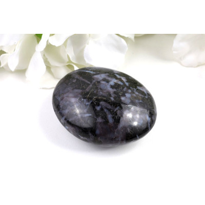 Hmatka Gabro č. 302 - ochranný kámen z Madagaskaru 136g