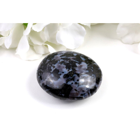 Hmatka Gabro 55x52mm - Leštěný Kámen z Madagaskaru