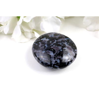 Hmatka Gabro 55x52mm - Leštěný Kámen z Madagaskaru