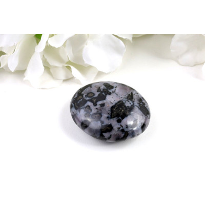 Hmatka Gabro 49x42mm - Leštěný Kámen z Madagaskaru