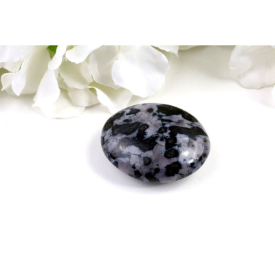 Hmatka Gabro 49x42mm - Leštěný Kámen z Madagaskaru