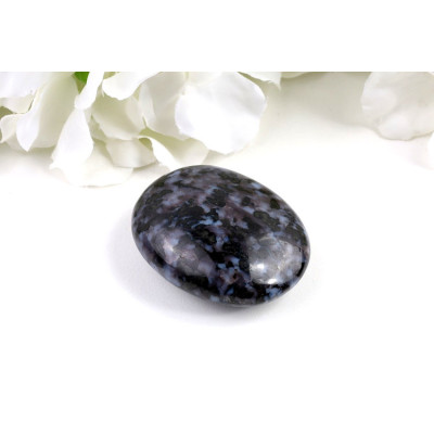 Hmatka Gabro 52x42mm - Leštěný Kámen z Madagaskaru