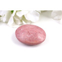 Hmatka z růžového rodonitu 59x44x23 mm | Léčivý kámen