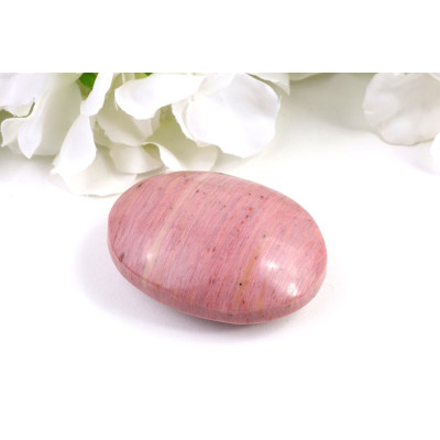 Hmatka růžový rodonit 61x45x23 mm - harmonie a klid