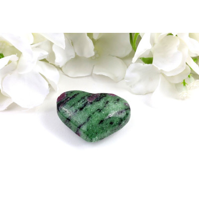 Rubín v zoisitu srdce 48x37mm | Energetický kámen