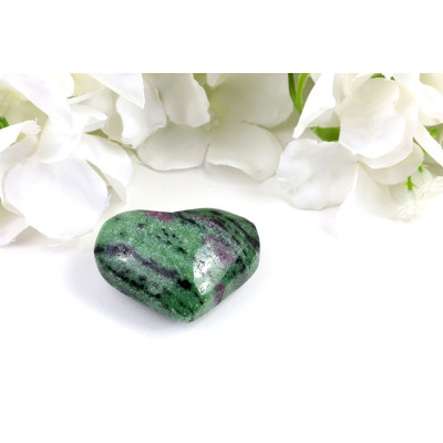Rubín v zoisitu srdce 48x37mm | Energetický kámen