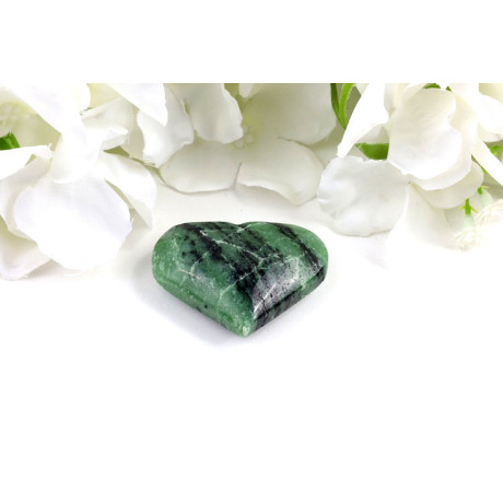 Rubín v zoisitu srdce 46x37x15 mm | Levnemineraly.cz