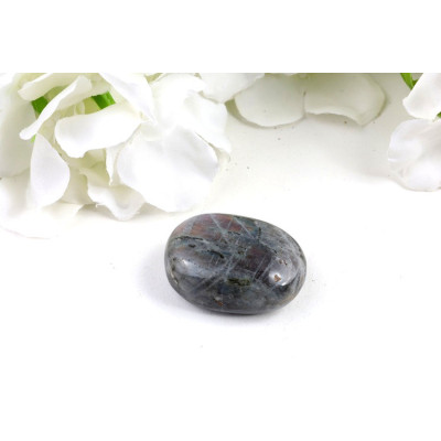Tromlovaný Labradorit 39x27x17 mm | Šedý lesk Brazílie
