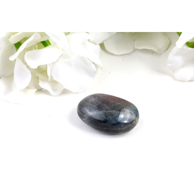 Labradorit tromlovaný 39x25x17 mm - modrá labradorescence