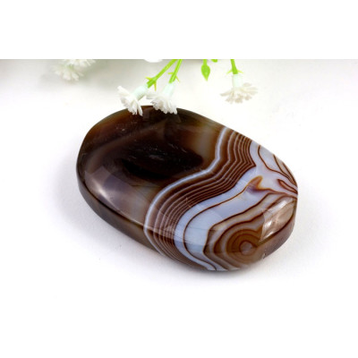 Hmatka hnědý achát 66x44 mm - pruhovaný kámen