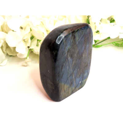 Labradorit free form 718 g - Madagaskar | Minerály