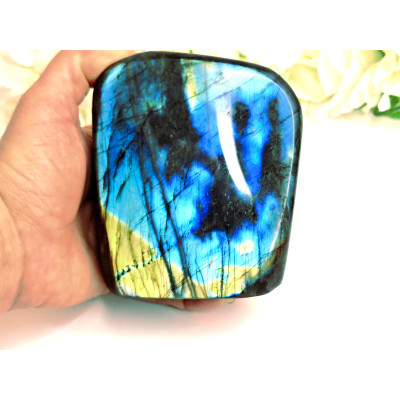 Labradorit free form 718 g - Madagaskar | Minerály