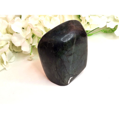 Labradorit free form 718 g - Madagaskar | Minerály