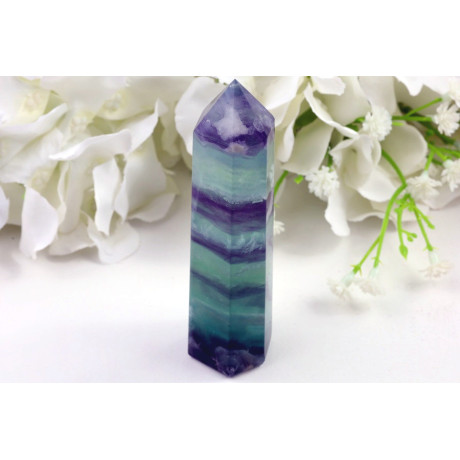 Obelisk fluorit 100x25x22 mm - pruhovaný | Čína