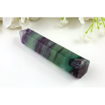 Obelisk fluorit 100x25x22 mm - pruhovaný | Čína