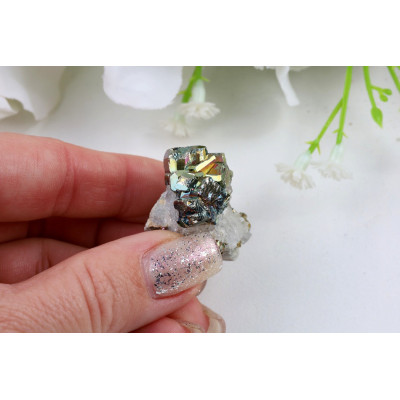 Duhový Pyrit křišťál 33x21x25 mm - Indonésie