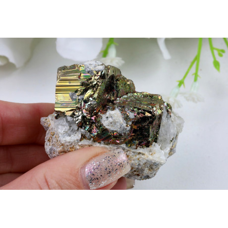 Duhový Pyrit křišťál 50x41x36 mm | 116 g Indonésie