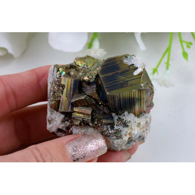 Duhový Pyrit křišťál 50x41x36 mm | 116 g Indonésie