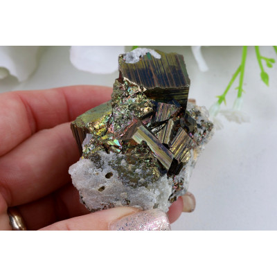 Duhový Pyrit křišťál 50x41x36 mm | 116 g Indonésie