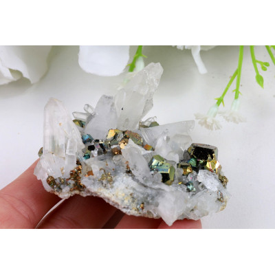 Duhový Pyrit křišťál 62x58x34mm - Indonésie