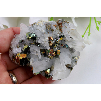 Duhový Pyrit křišťál 62x58x34mm - Indonésie