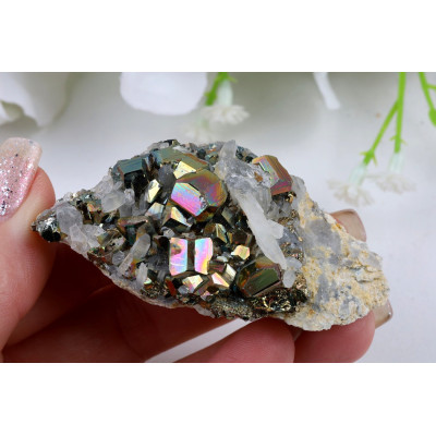 Duhový Pyrit křišťál 65x36x27mm - Indonésie