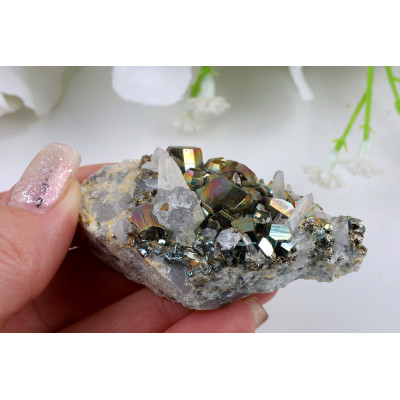 Duhový Pyrit křišťál 65x36x27mm - Indonésie