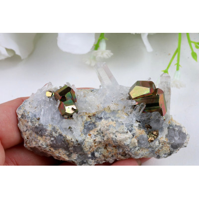 Duhový Pyrit křišťál 75x33x47mm - Indonésie