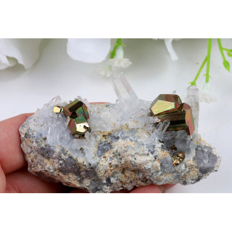 Duhový Pyrit křišťál 75x33x47mm - Indonésie