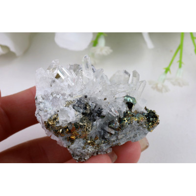 Duhový Pyrit křišťál 55x41x46mm - Indonésie