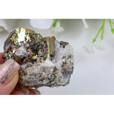 Duhový Pyrit křišťál 50x41x36 mm | 116 g Indonésie