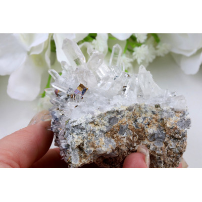 Duhový Pyrit křišťál 69x68x48mm - Indonésie