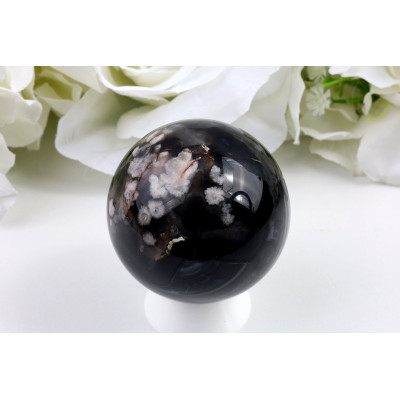 Černý třešňový achát koule 54 mm - křišťálové inkluze