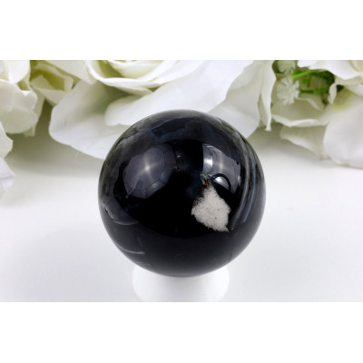 Černý třešňový achát koule 54 mm - křišťálové inkluze