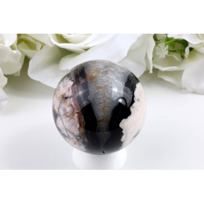 Černý třešňový achát koule 55 mm - růžové vzory