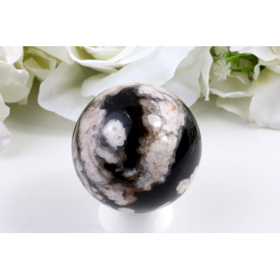 Černý třešňový achát koule 55 mm - růžové vzory