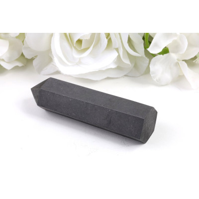 Obelisk šungit Karélie 97mm - ochranný kámen