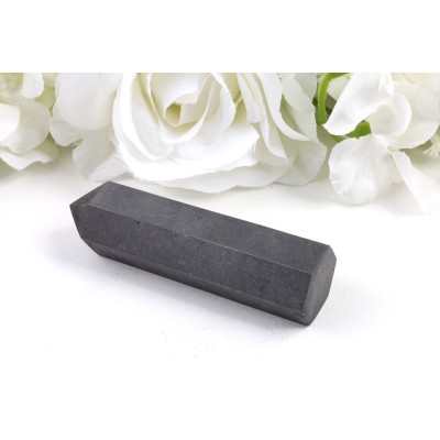 Obelisk šungit Karélie 94mm - ochranný kámen