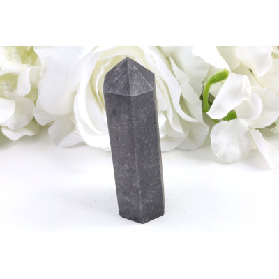 Obelisk šungit Karélie 94mm - ochranný kámen