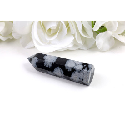 Obelisk vločkový obsidián 81x25x22 mm - ochranný kámen