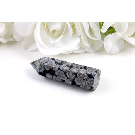 Obelisk vločkový obsidián 77x23x21 mm - ochranný kámen