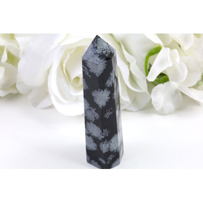 Obelisk vločkový obsidián 101x25x22 mm - ochranný kámen