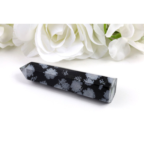 Obelisk vločkový obsidián 101x25x22 mm - ochranný kámen