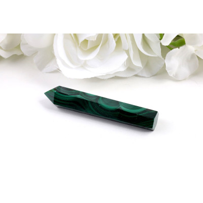 Obelisk malachit 79x14x12 mm - zelený kámen harmonie