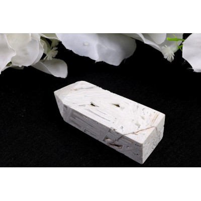 Věž Bílý Mexický achát 67x25x56 mm - elegance a čistota