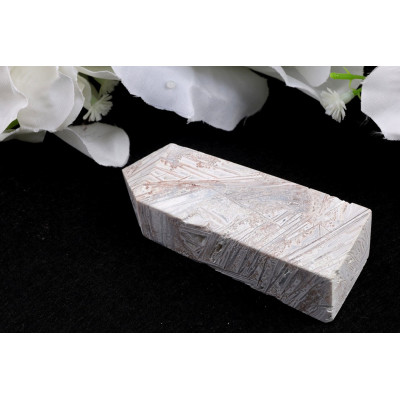 Věž Bílý Mexický achát 75x26x23 mm | Elegantní kámen