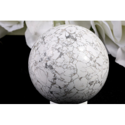 Koule Howlit 66 mm - Růžovo-fialový kámen č. 812