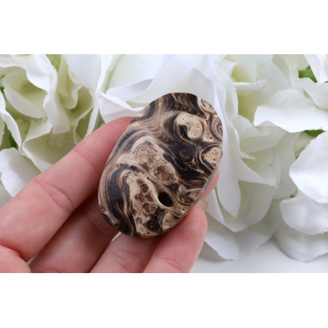 Hmatka Kalcit jantarové barvy 50x32x17 mm | 43 g