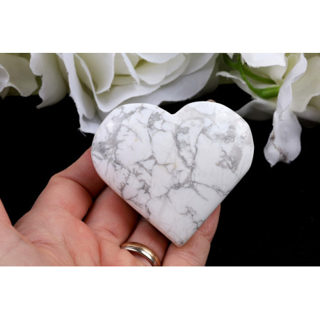 Howlitové srdce 59x52 mm - kámen klidu a harmonie