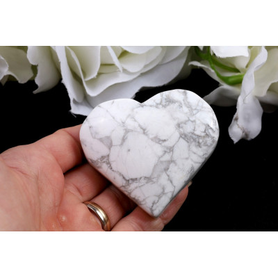 Howlitové srdce 59x52 mm - kámen klidu a harmonie